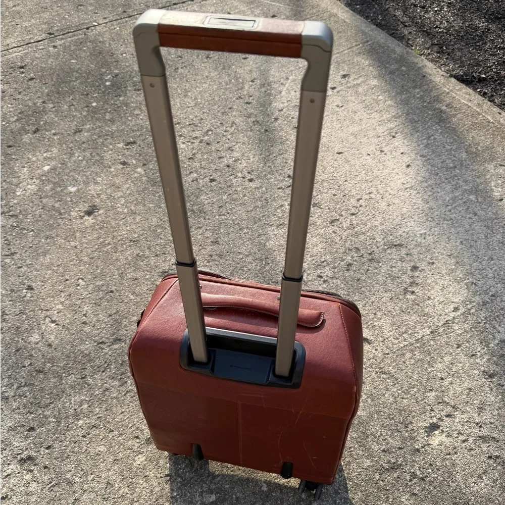 Piquadro gently used